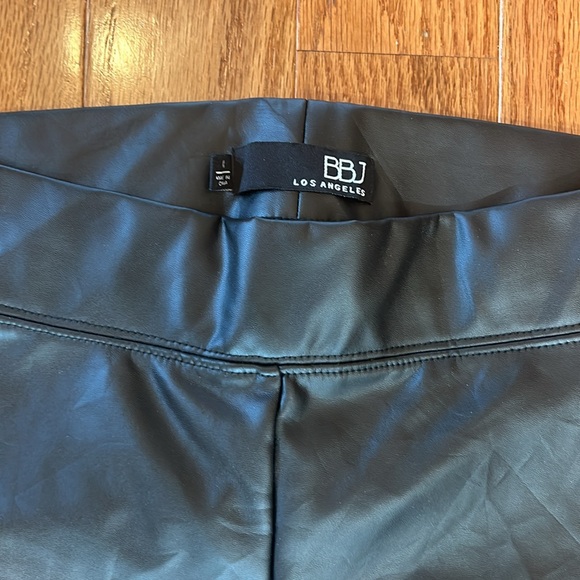 NWT BBJ LOS ANGELES BLACK LEGGINGS IN SIZE MEDIUM elastic waist - Picture 4 of 9